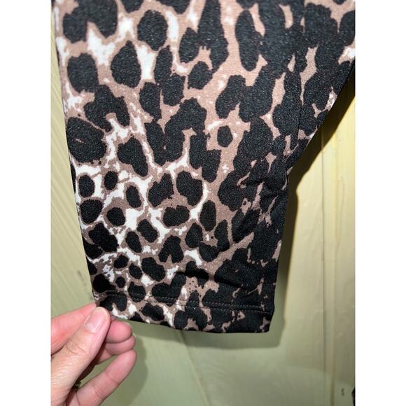 💜 3/$25 💜 Flattering Women with Control Medium Tall TUNIC TOP Leopard - Picture 8 of 11